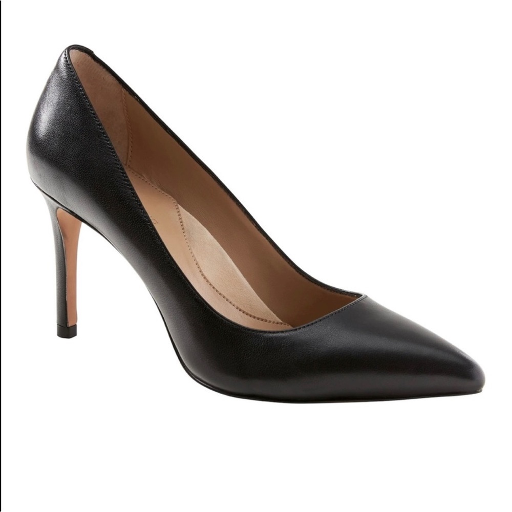 Black Leather. Banana Republic. Madison Pumps. Size 10. Heel 3.3in. New.